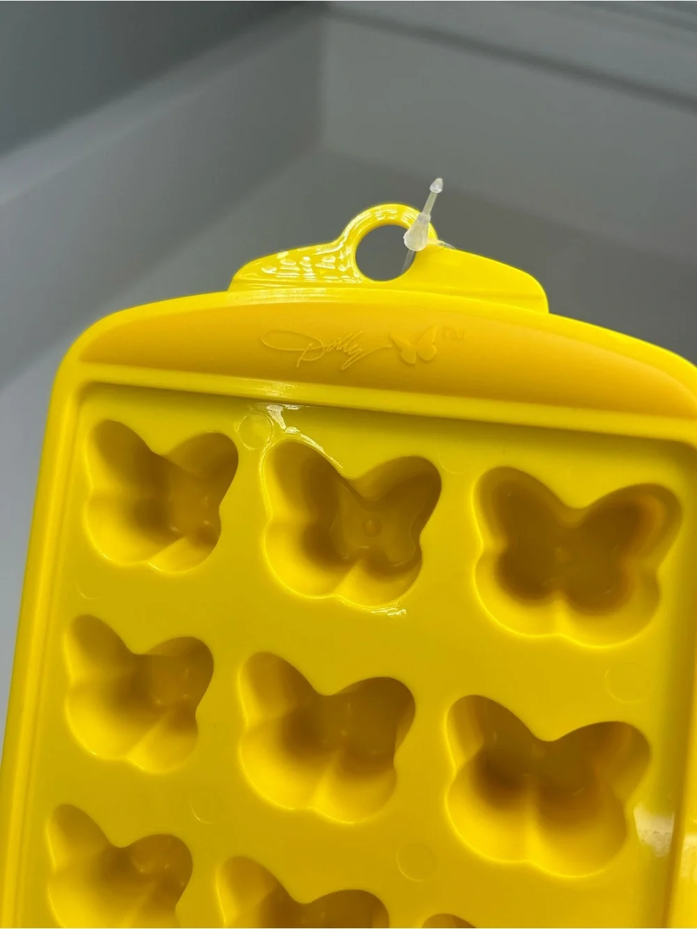NWT Dolly Parton Yellow Butterfly Ice tray